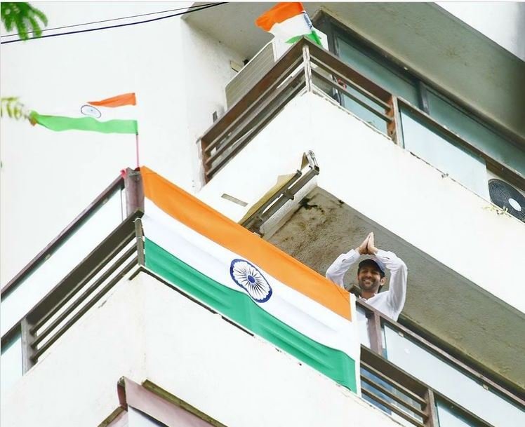 Popular Bollywood Celebs Carrying on “HAR GHAR TIRANGA “